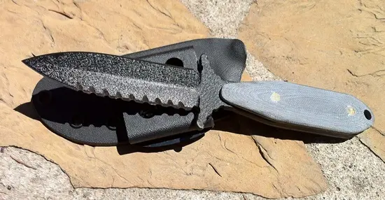8-Inch Dagger With Black Serrated Blade And G10 Handle 1