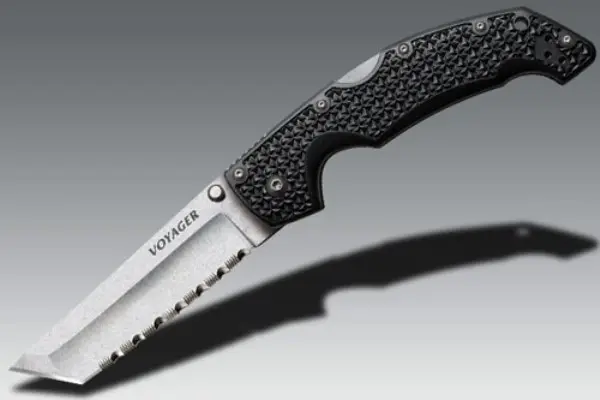 Voyager Large Tanto Knife – Serrated Edge Variant 1